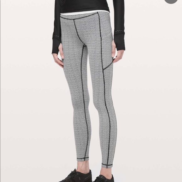 lululemon athletica Pants - Lululemon Size 4 Speed Up Tight 28 Teeny Tooth Black White